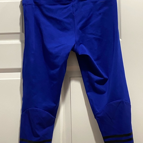 Women’s Adidas blue leggings in size M. - Picture 3 of 5